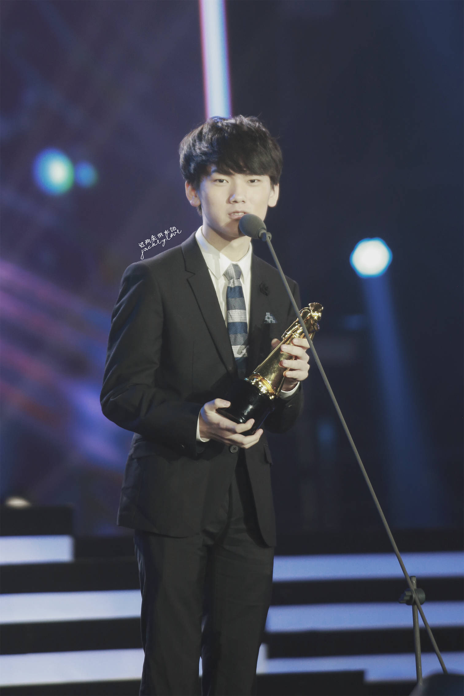 关于JackeyLove迎来十五赛季出色发挥，IG观众热烈欢呼！比赛高潮迭起的信息