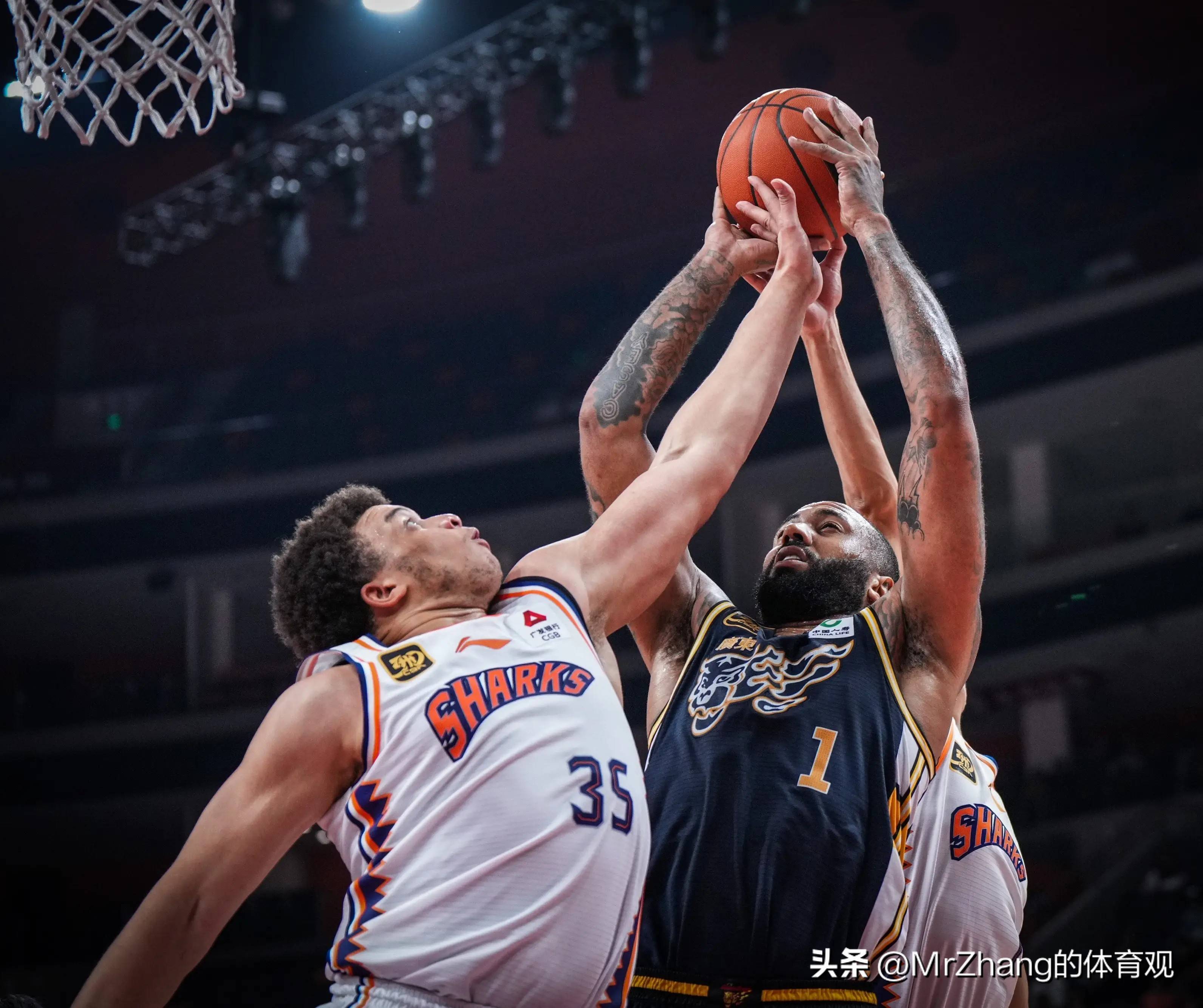 赛地聚焦——CBA季后赛今晚热度飙升，山东男篮复出首秀，话题不断，控场能力受关注的简单介绍