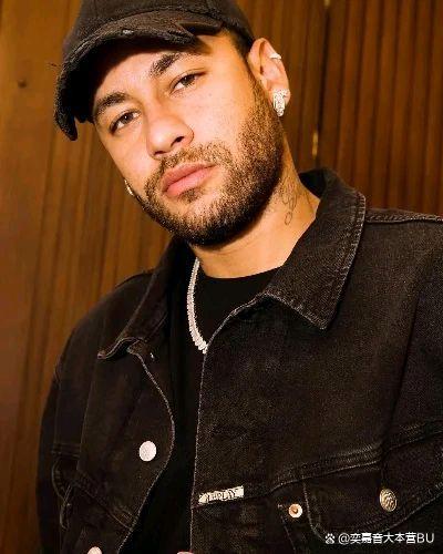 内马尔在拜仁比赛中大比分获胜，出色防守引发热议！引发球迷热议的简单介绍