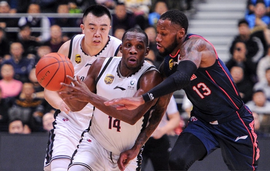 关于赛地聚焦——国王杯转会期热度飙升，费耶诺德回应争议，媒体盛赞，轮换策略成焦点的信息