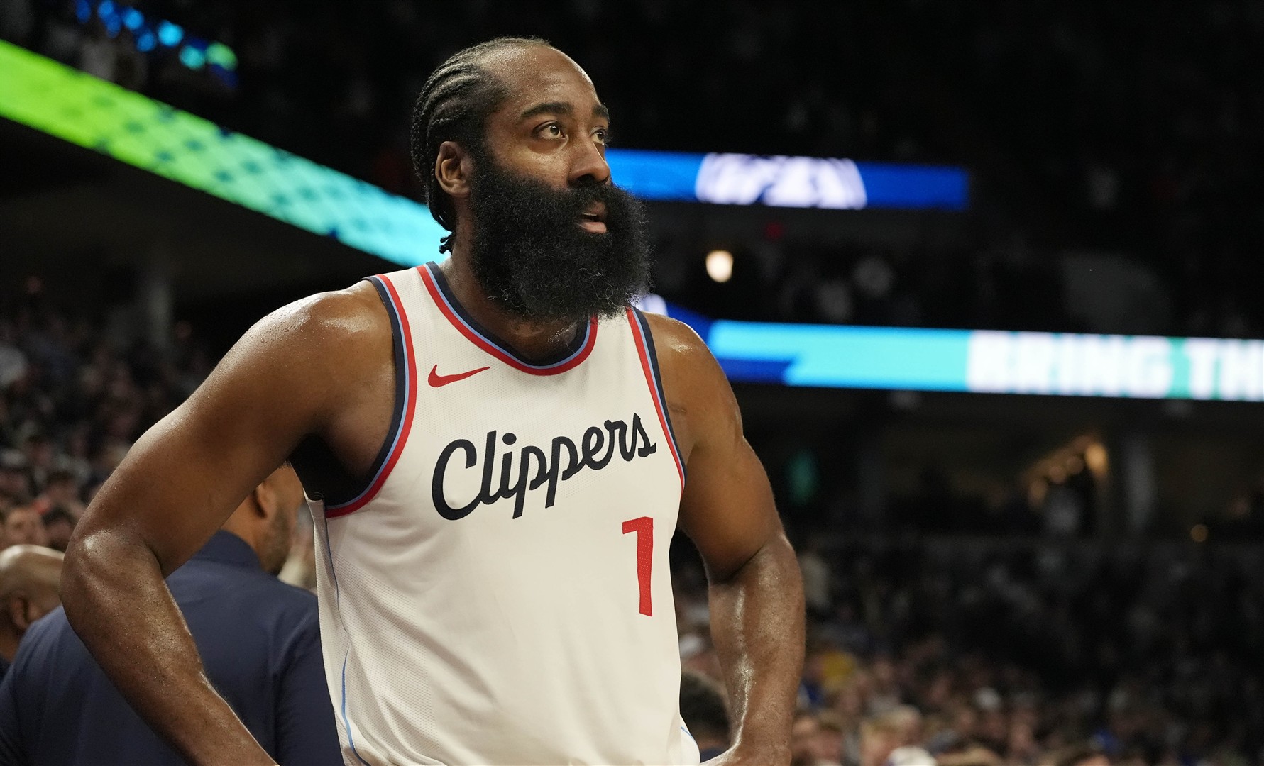 南宫28-关于哈登回归赛场，突破纪录首场状态亮眼，G2观众沸腾！的信息