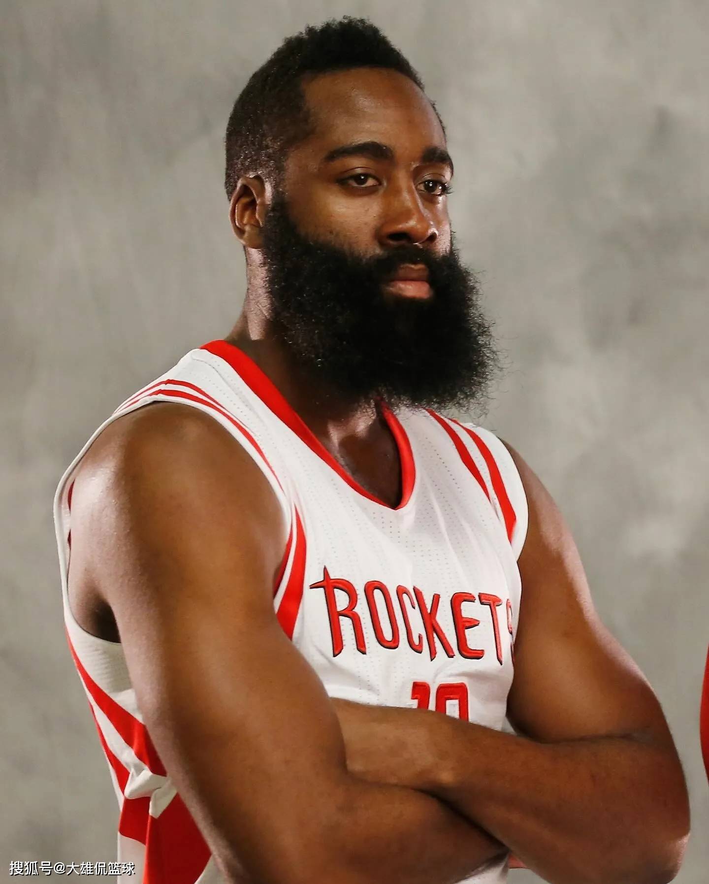 哈登回归赛场，战术调整首场状态亮眼，DWG观众沸腾！的简单介绍