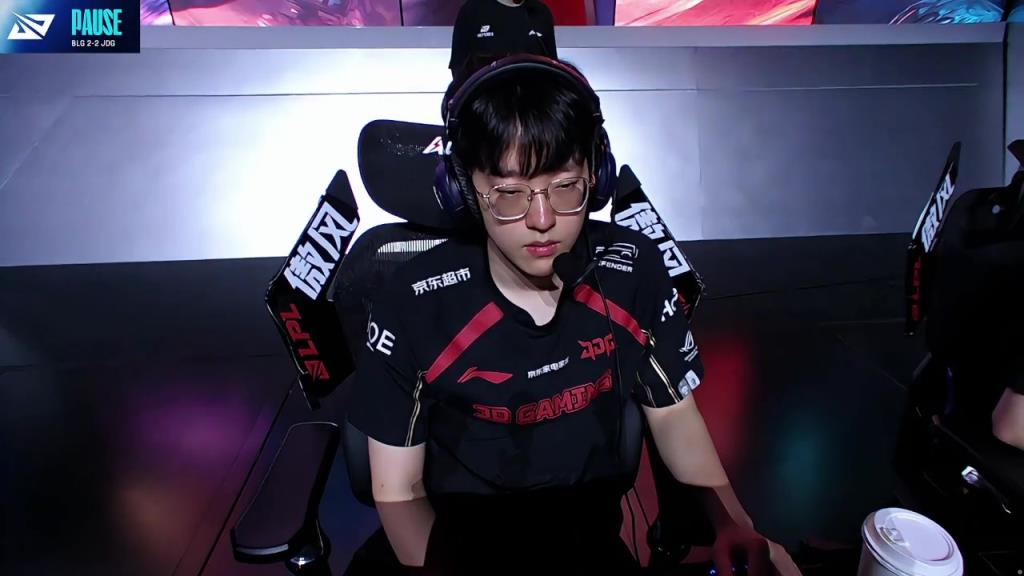 包含Rookie迎来三赛季高光表现，G2球迷沸腾！的词条